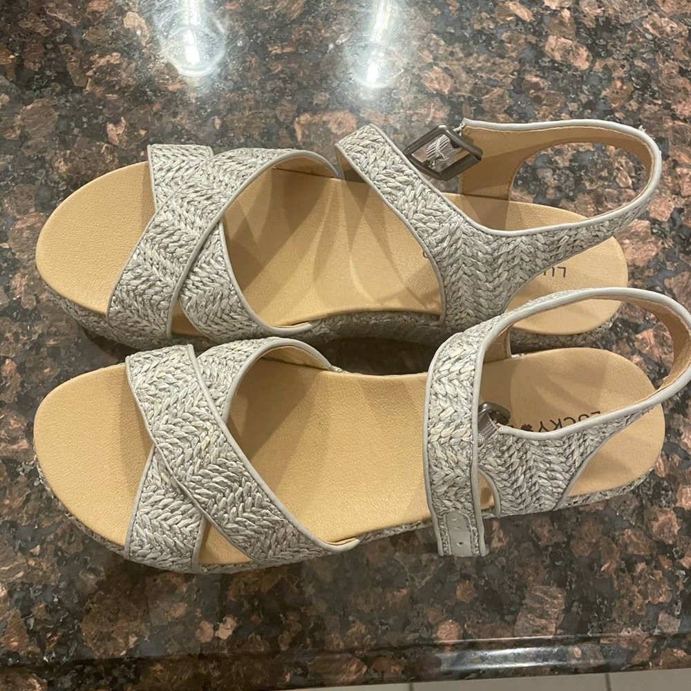 Lucky platform sandals size 8